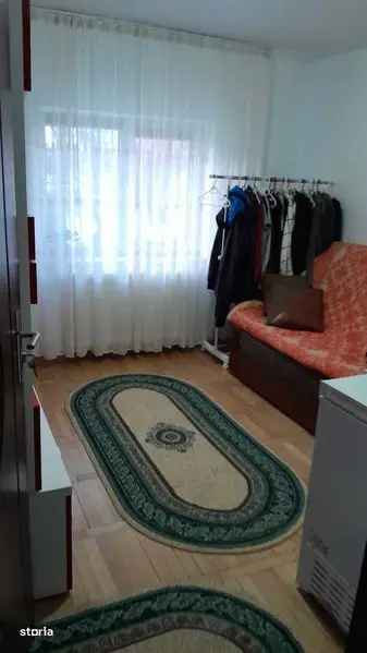 Apartament de vanzare 3 camere ultracentral semidecomandat renovat