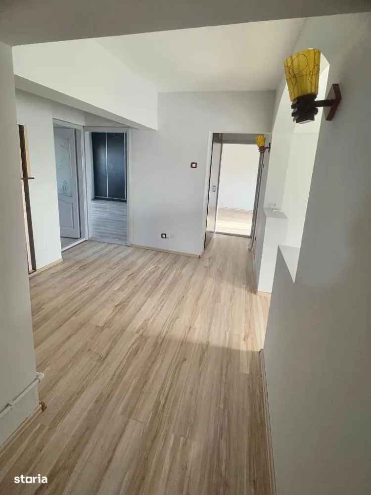 Vand apartamente ultracentral cu 4 camere in Alexandria