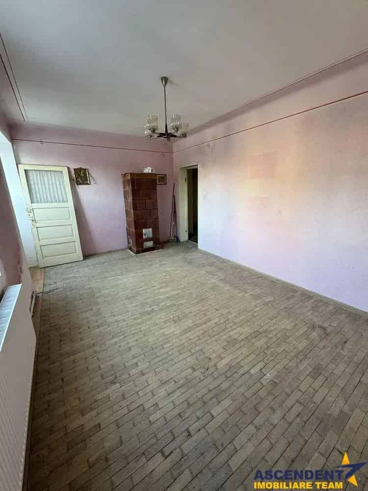 Apartament spatios Brasov Triaj de renovat