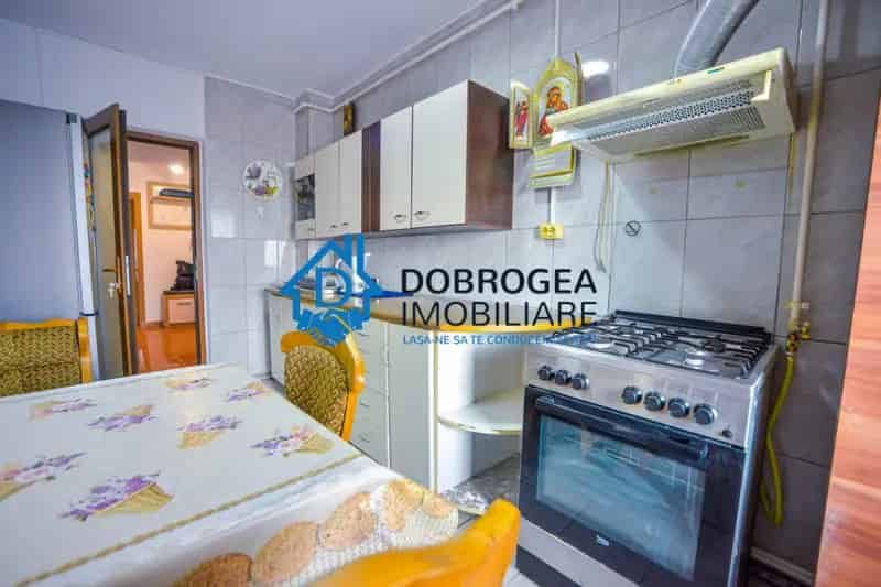 Apartament 3 camere decomandat E3 Central Gaz Mobilat