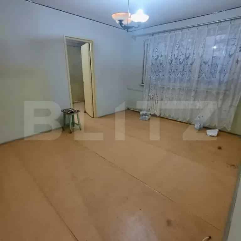 Apartament 3 camere Vest 48mp renovare