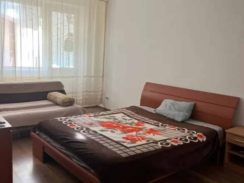 Apartament aproape de metrou Apărătorii Patriei și stații STB