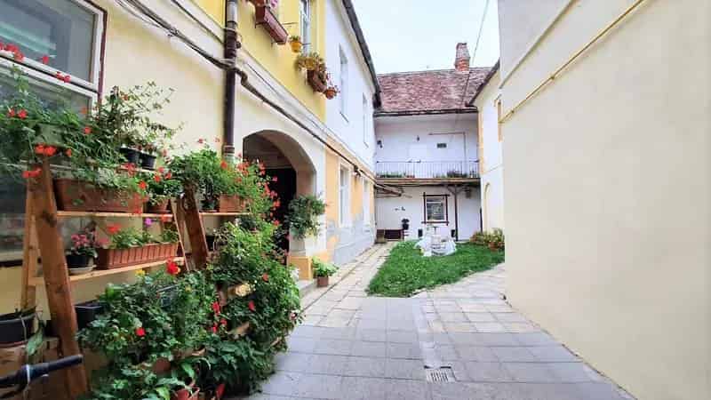 Apartament Ultracentral Sibiu 51mp Doua Dormitoare Terasa Boxe