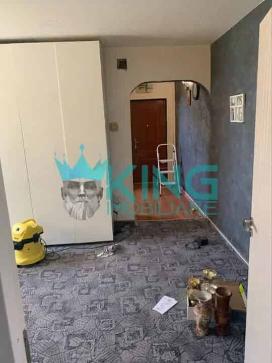Apartament 2 Camere Rovine Semidecomandat