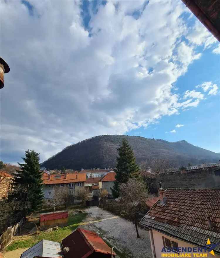 Decomandat, curte, beci, view frumos, Central, Brasov