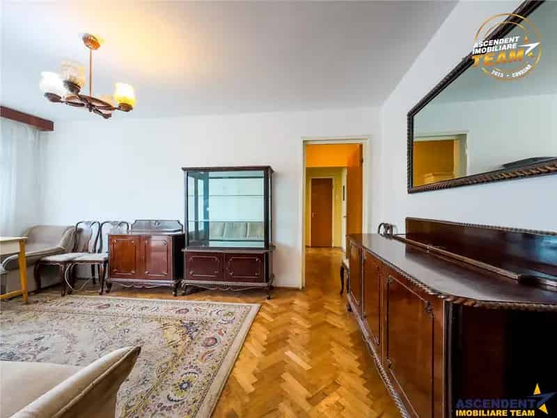 Apartament 3 camere Brasov Centru Civic renovare vedere deschisa