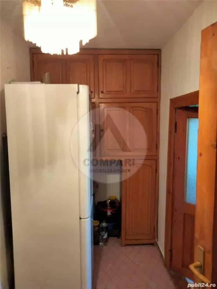 Vand garsoniera Scolilor