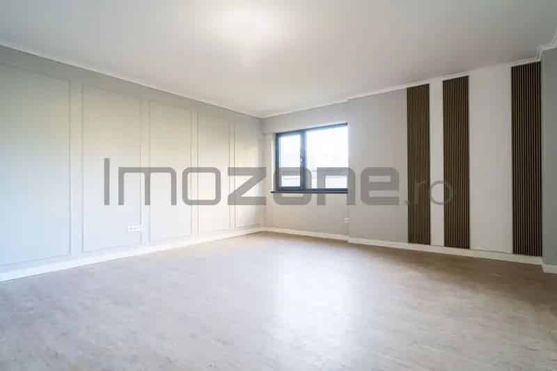 Apartament 3 Camere 81 mp Curte 115 mp Bloc Nou Finalizat