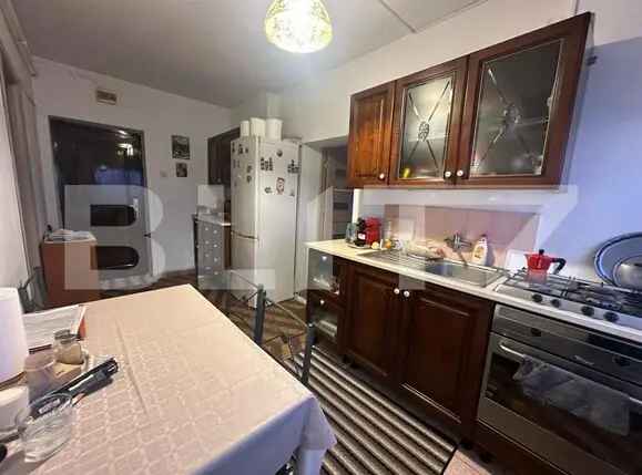 Vanzare apartament 3 camere Calea Severinului cu centrala termica