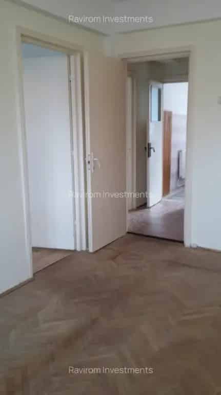Apartament 3 camere nemobilat inchiriere 9 Mai