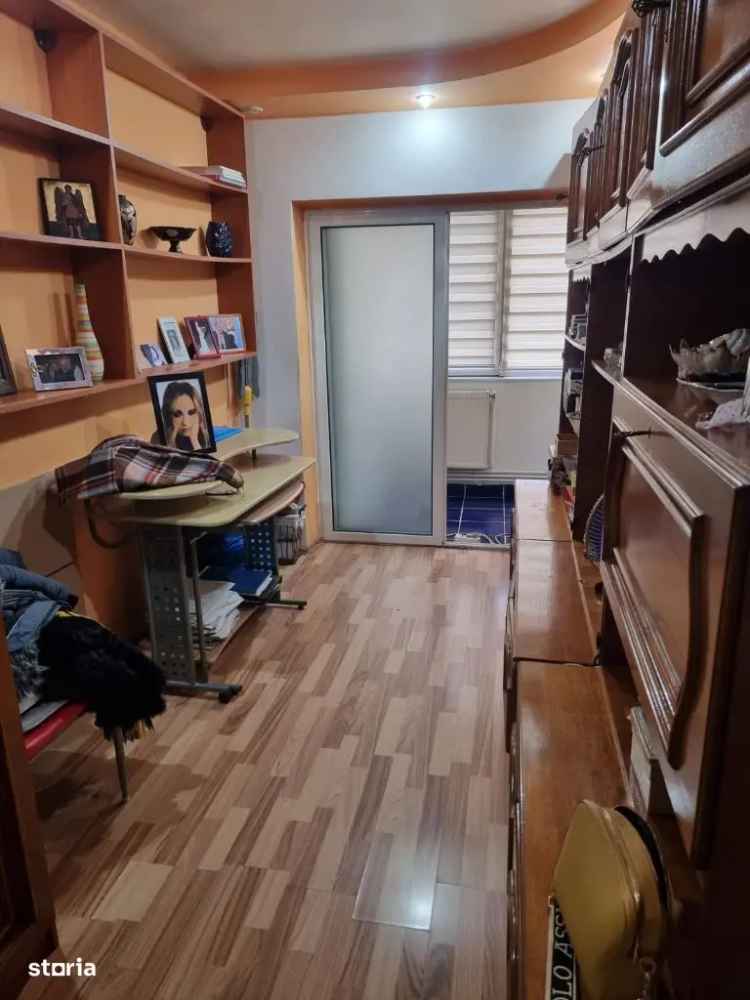 Apartament de vânzare în Brăila, 3 camere, ultracentral, două balcoane