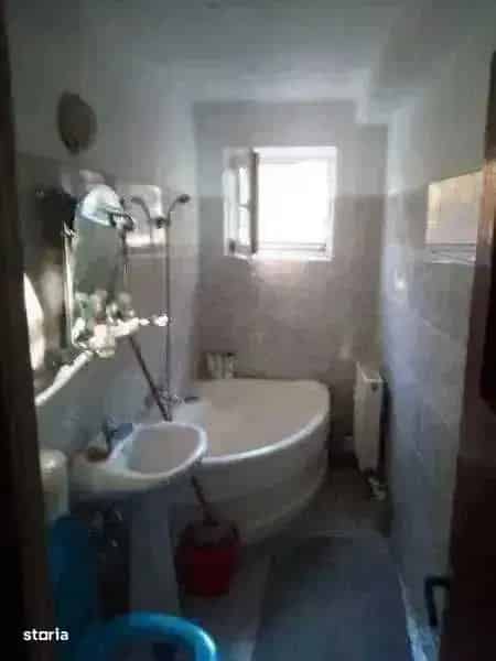 Apartament 3 camere, parter inalt, 90 mp - zona ACR