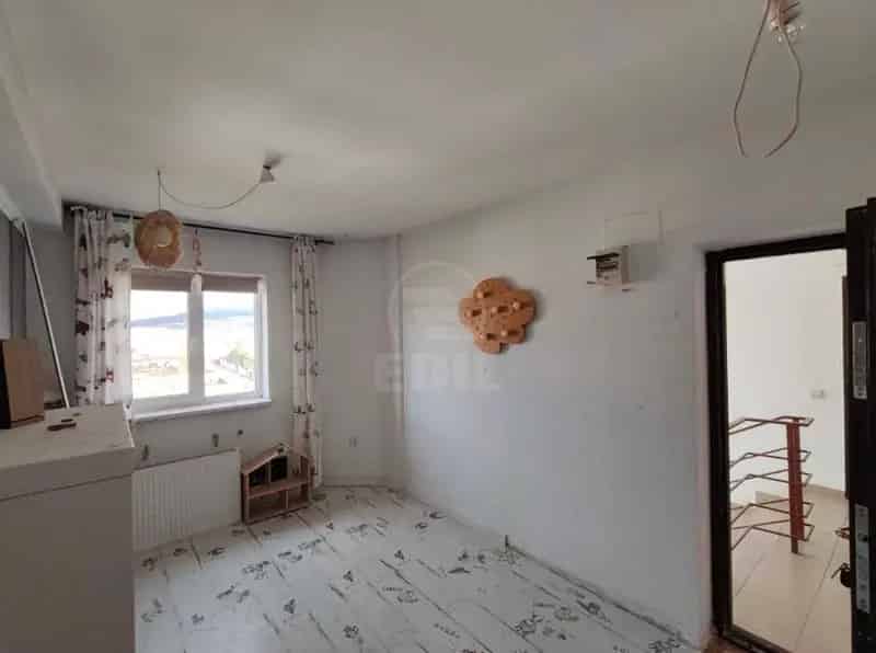 Apartament 1 Camera Decomandat Floresti