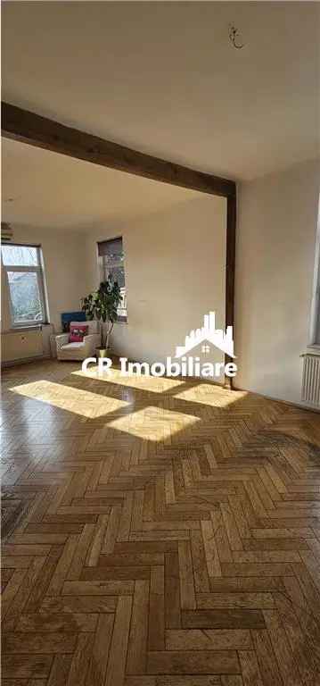 Inchiriere apartament 5 camere Armeneasca cu balcon si bucatarie