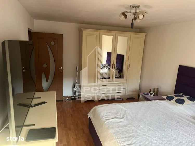 Apartament de vanzare, 3 camere, zona Mircea cel Batran, centrala proprie