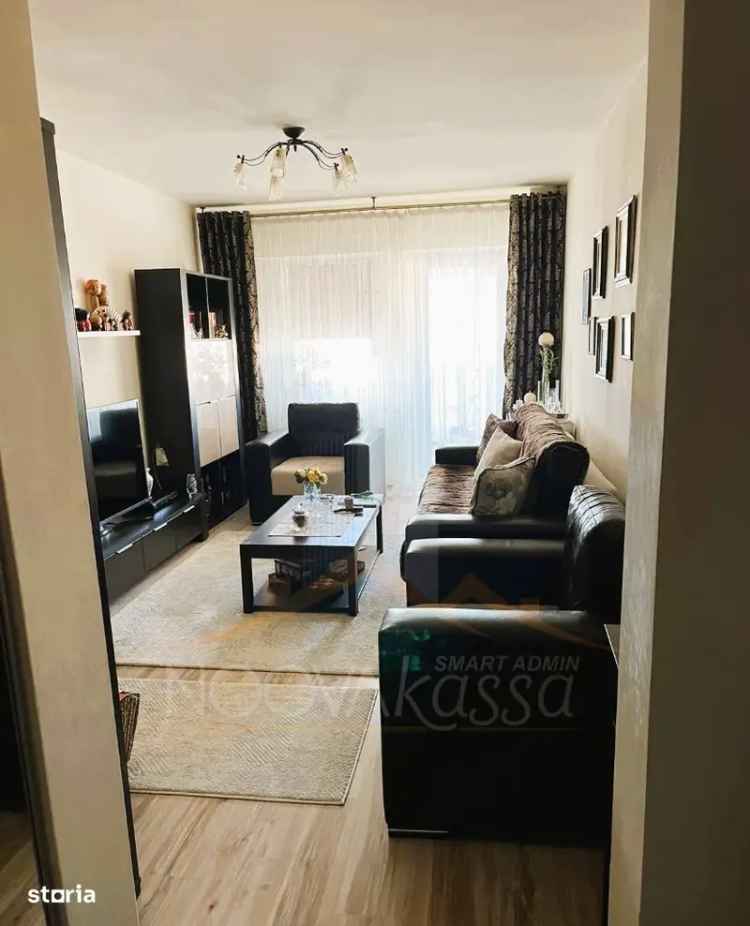 apartament de vânzare 3 camere bloc stradal ideal pentru familie