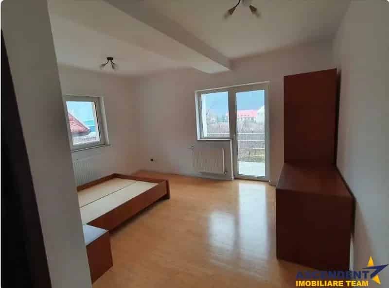 Casa 7 camere 250mp  Teren 950mp Mobilata Utilata