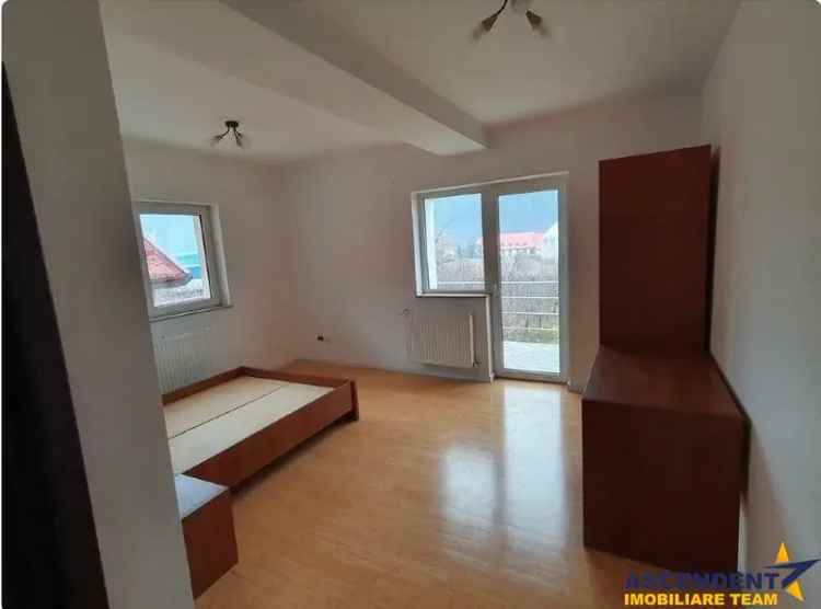 Casa de vânzare în Sacele cu 7 camere și teren de 950mp