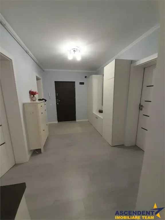 Apartament de vanzare cu 3 camere si terasa generoasa in Tudor