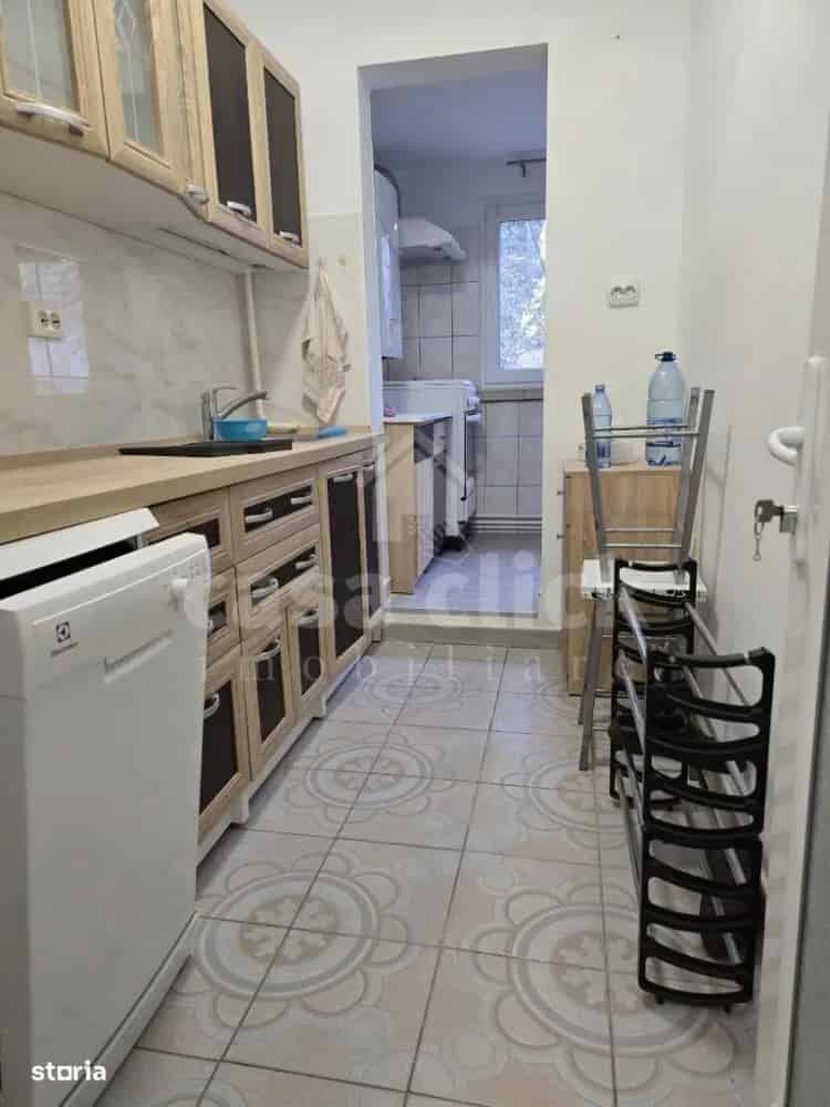 Apartament 2 camere Micro 38, parter, cu balcon generos