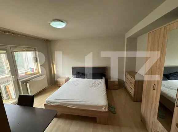 Apartament de 4 camere spațios de închiriat