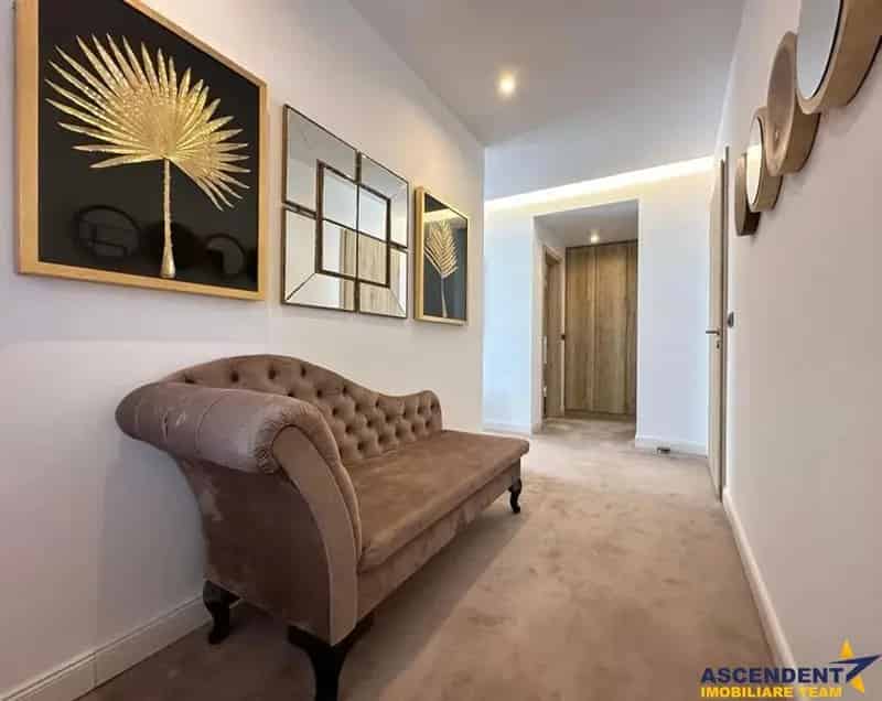Penthouse Luxos Coresi Jacuzzi Terasa Generoasa 4 Camere