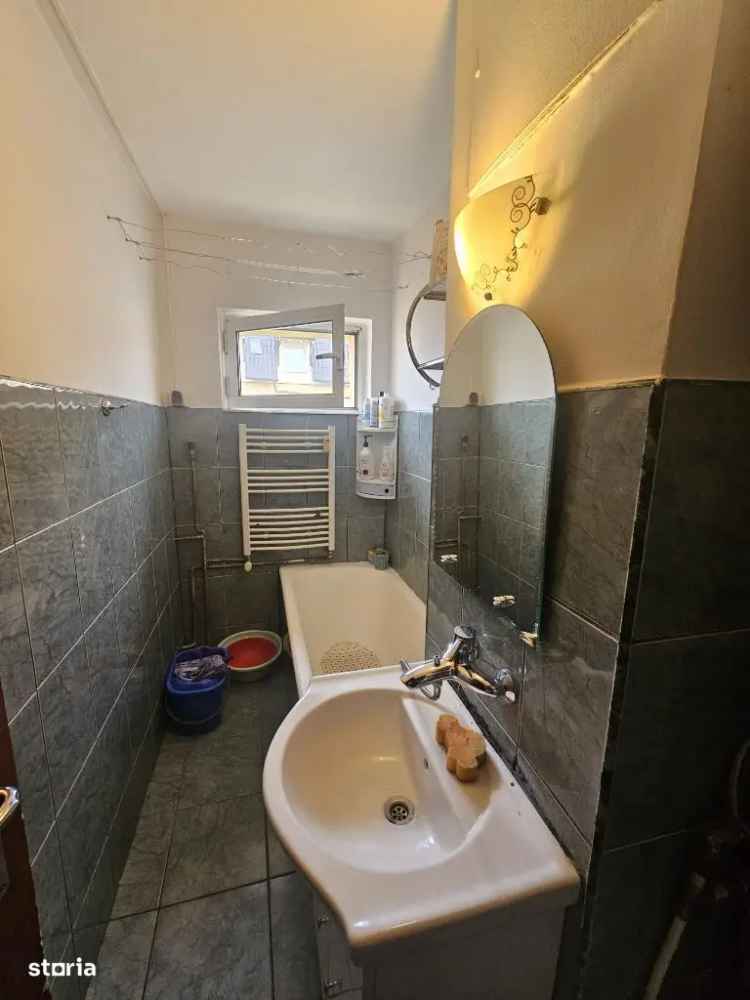 Vanzare apartament 2 camere izolat in zona Sagului