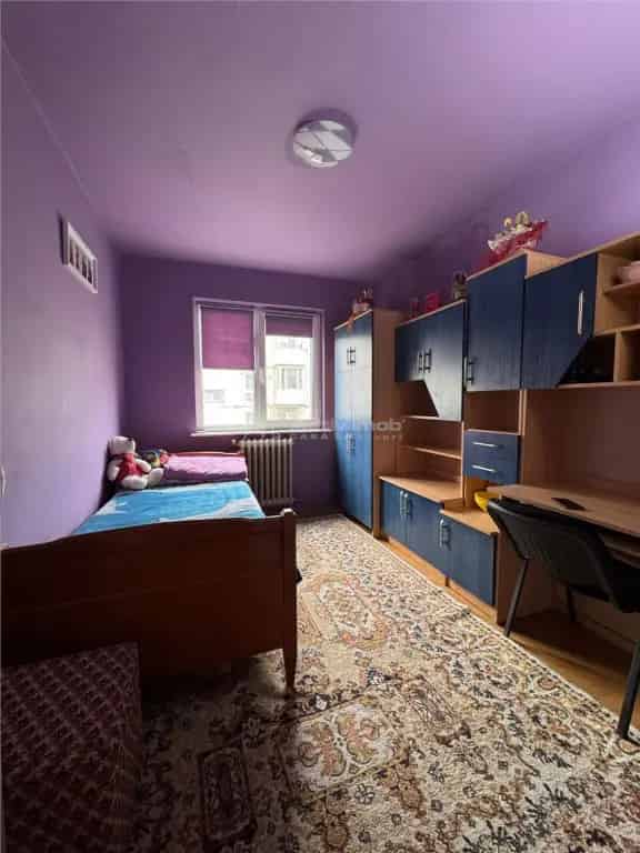 Apartament 3 camere Crisului Etaj 2 Decomandat 47mp