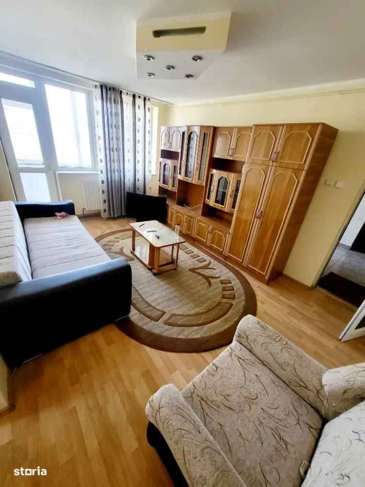 Inchiriere apartamente 2 camere mobilat Centru spate la potcoava cu balcon