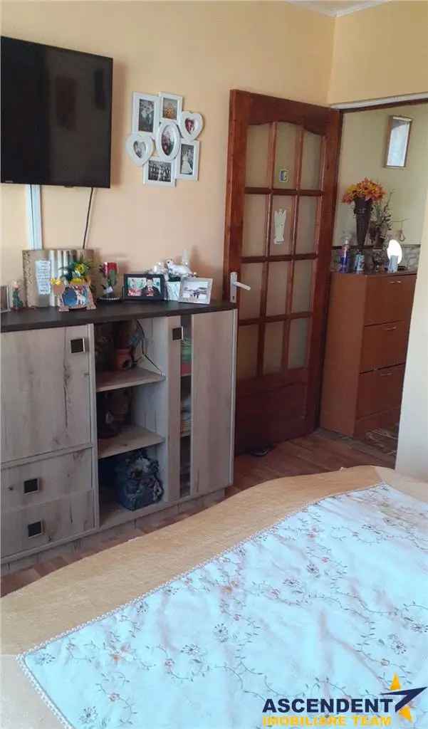 Inchiriere apartamente 2 camere complet utilate Tractorul