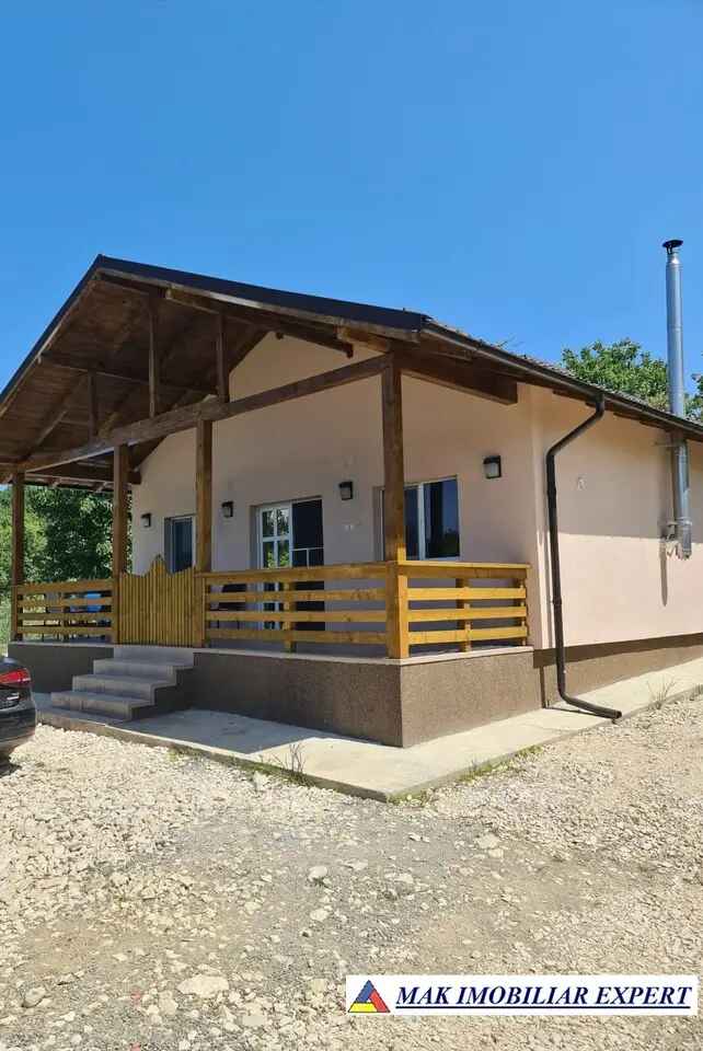 Casă 3 camere + teren 7.000 mp de vânzare în Valea Mare Pravăț, Argeș – Ideală pentru familie