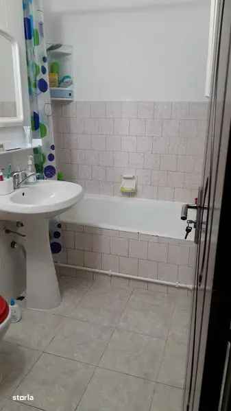 Apartament de vanzare 3 camere ultracentral semidecomandat renovat