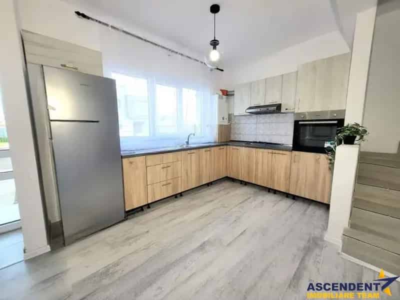 Apartament 3 camere Sanpetru Brasov Curte Privata