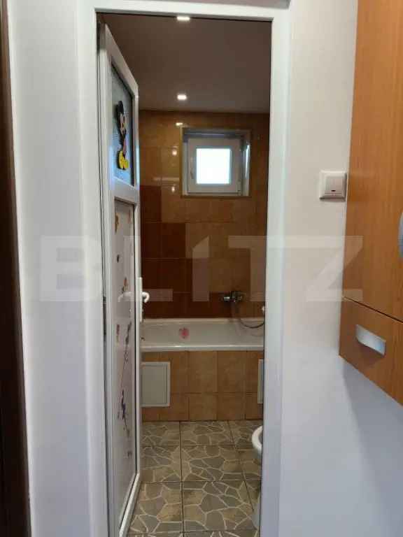 Apartament de vanzare 2 camere Aleea Armatei cu balcon inchis