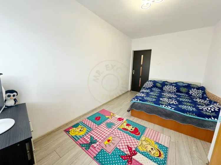 Apartament 3 camere decomandat etaj intermediar