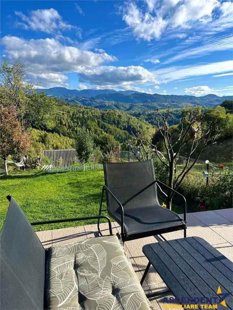 Casă de vânzare Măgura Zărnești 13600mp teren