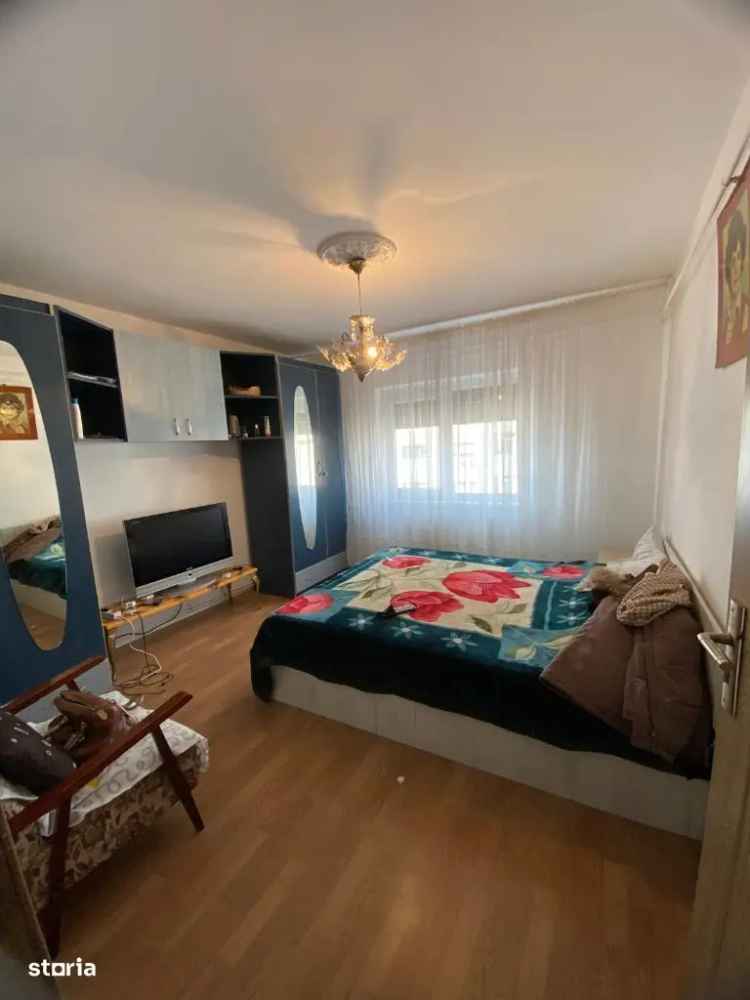 Apartament de vânzare 3 camere cu centrală în zona Mall