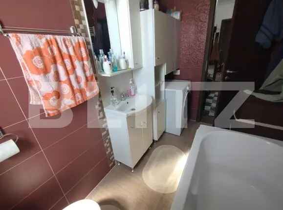 Apartament 3 camere, 53mp ,decomandat, etaj 3,bloc nou, lift,zona Subcetate