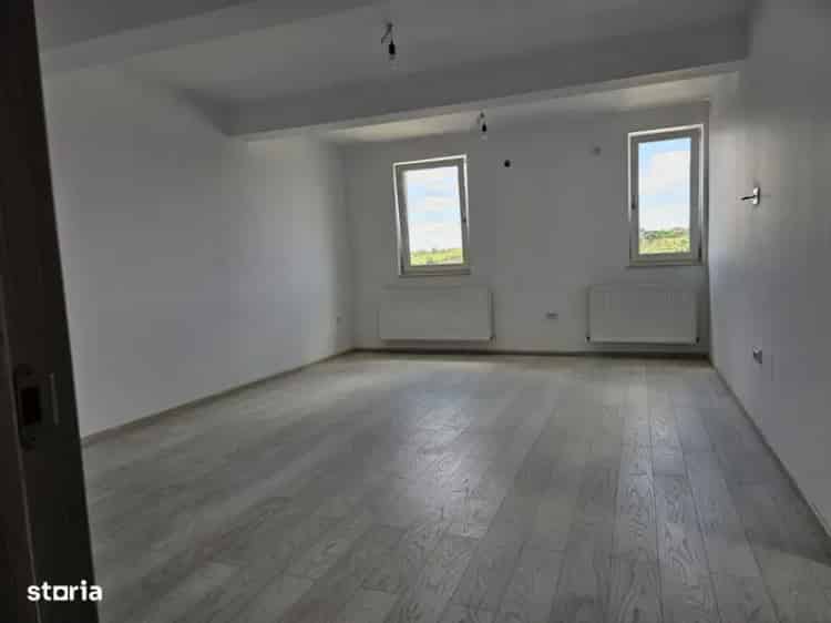 Nou, 3 camere 80 mp etaj 2 Nicolina Frumoasa Hlincea