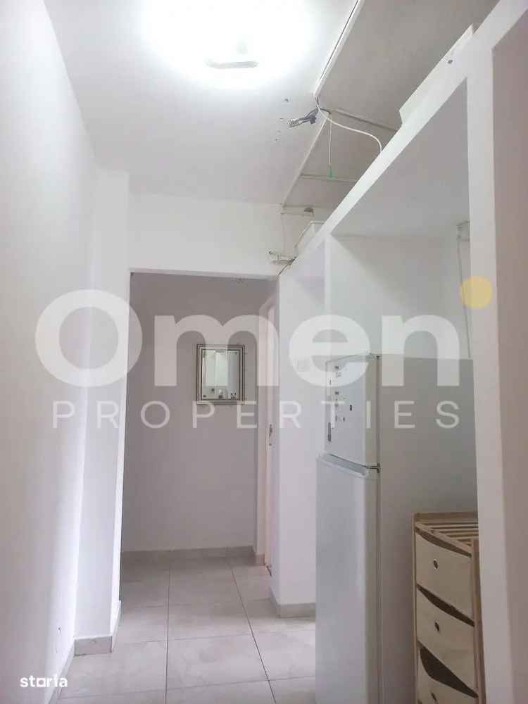 Vanzare apartament 3 camere mobilat pe strada Cuza Voda