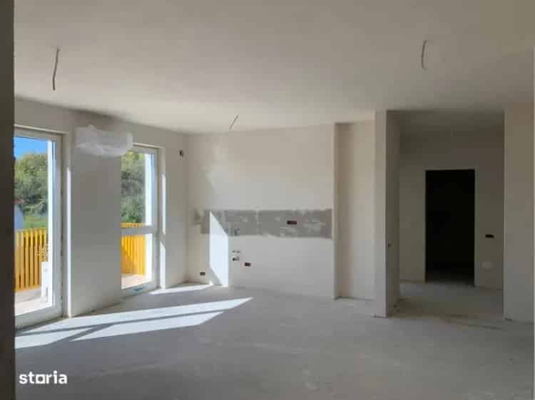 Vânzare apartamente 3 camere semifinisat bloc nou etaj 3