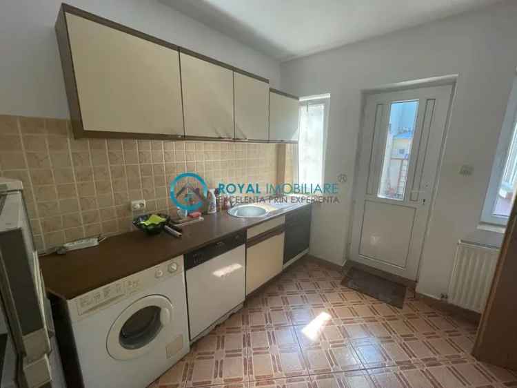 Royal Imobiliare  Inchiriere apartament 2 camere la curte, zona Pomul Verde