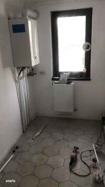 Vanzare apartament 3 camere Microhala cu centrala proprie si geamuri termopan