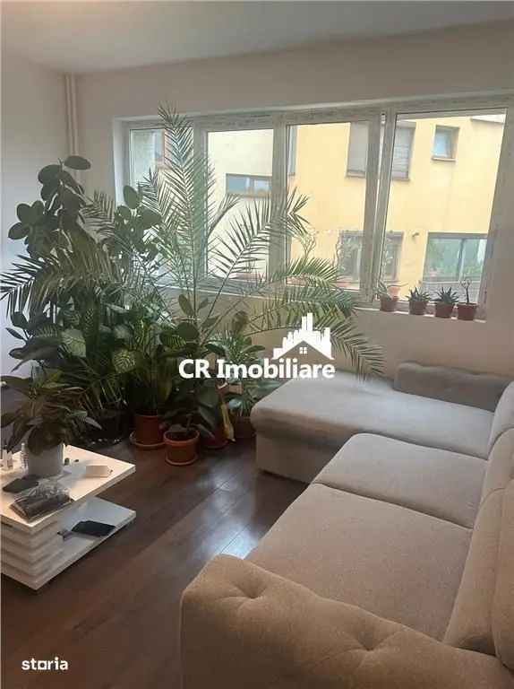 Vânzare apartament 3 camere Domenii Decomandat cu balcon