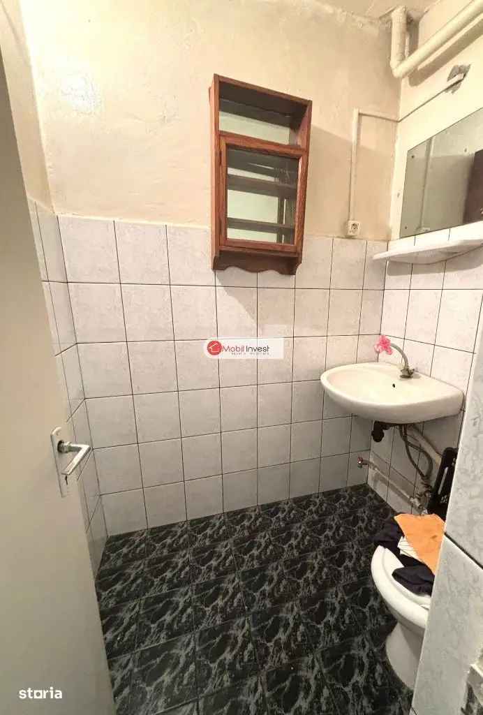 Vanzare apartament 3 camere decomandate in zona Cetate Kaufland