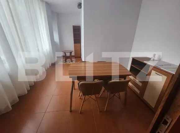 Apartament de inchiriat, cu 3 camere, decomandat, 74 mp, zona-centru