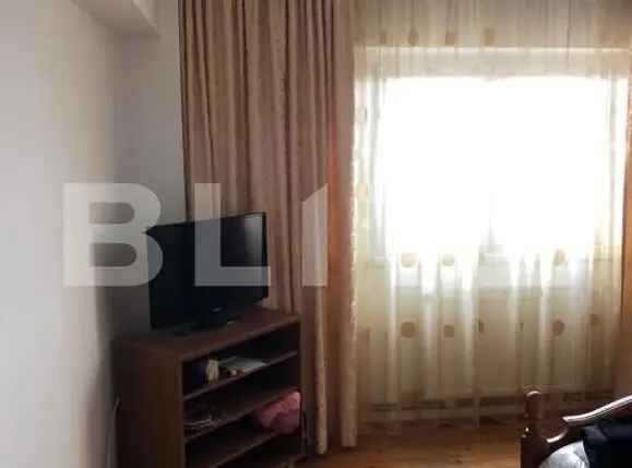 Apartament 5 camere, 100 mp, semidecomandat, zona Burdujeni