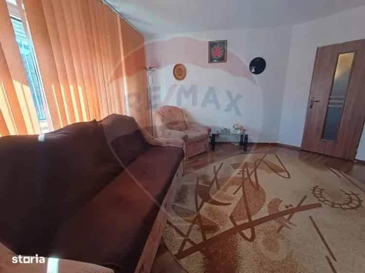 Apartament cu 2 camere  decomandat zona 300