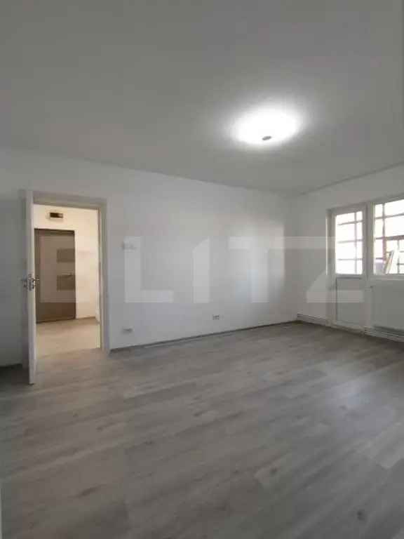 Apartament de vânzare 2 camere recent renovat Micro 9