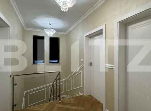 Apartament de 4 camere pe 2 niveluri, curte, 2 locuri de parcare, Ultracentral